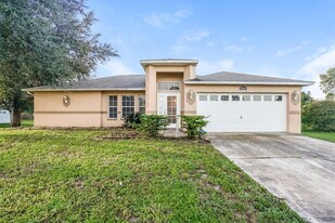 8434 Bamboo Rd in Ft. Myers, FL - Building Photo