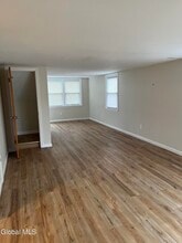 4 Bayberry Dr in Latham, NY - Building Photo - Building Photo