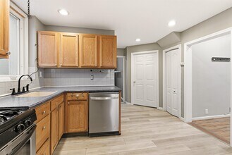 320 Clarendon St in Secaucus, NJ - Building Photo - Building Photo