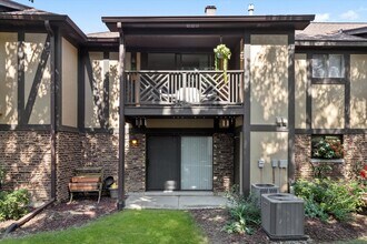 850 Sheldon Ct in Wheaton, IL - Building Photo - Building Photo