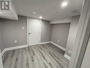 13 Haydrop Rd in Brampton, ON - Building Photo - Building Photo