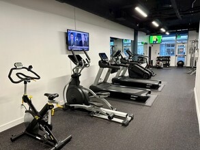 Limestone Court in Bellevue, WA - Foto de edificio - Building Photo