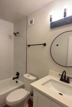 228 Avenue F in Denton, TX - Foto de edificio - Building Photo