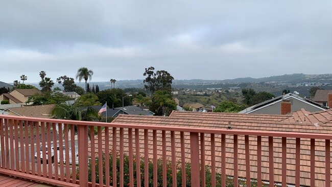 13066 Avenida del General in San Diego, CA - Foto de edificio - Building Photo