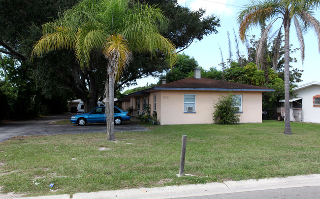 302 S Arcturas Ave in Clearwater, FL - Building Photo - Building Photo