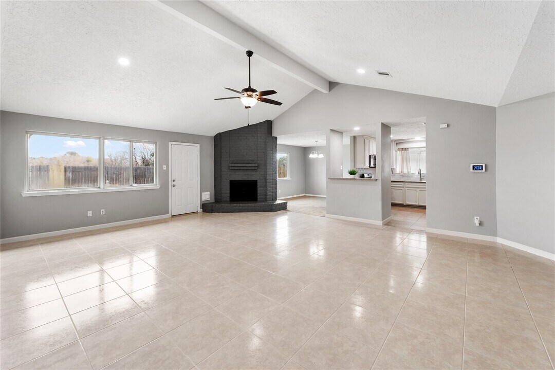 1819 Freshmeadow Dr in Missouri City, TX - Building Photo