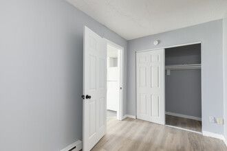 College Bank Apartments in Cincinnati, OH - Building Photo - Interior Photo