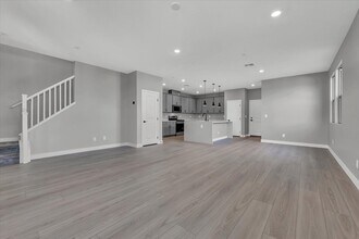514 Fairview Hills St in Las Vegas, NV - Building Photo - Building Photo