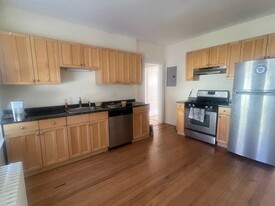 41 Hunnewell Ave, Unit 2 Apartamentos