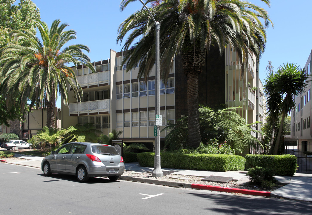 La Paz Apartments in Burlingame, CA - Building Photo