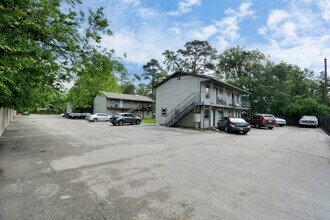 9211 N Green River Dr in Houston, TX - Building Photo - Building Photo