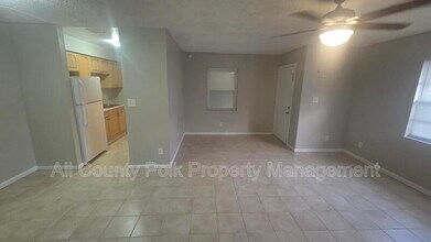 2121 S San Gully Rd in Lakeland, FL - Foto de edificio - Building Photo