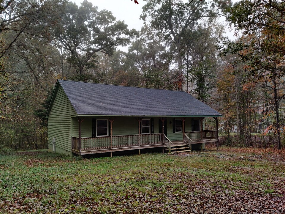 2111 Wood Flower Rd in Powhatan, VA - Building Photo