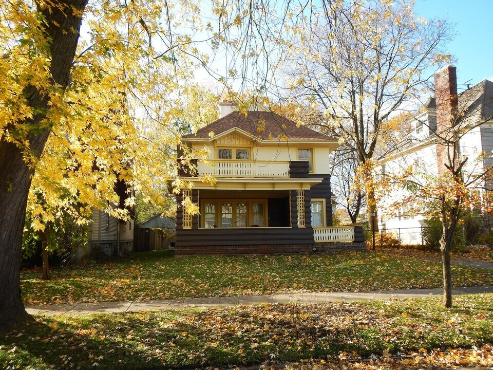464 Allen St in Syracuse, NY - Building Photo