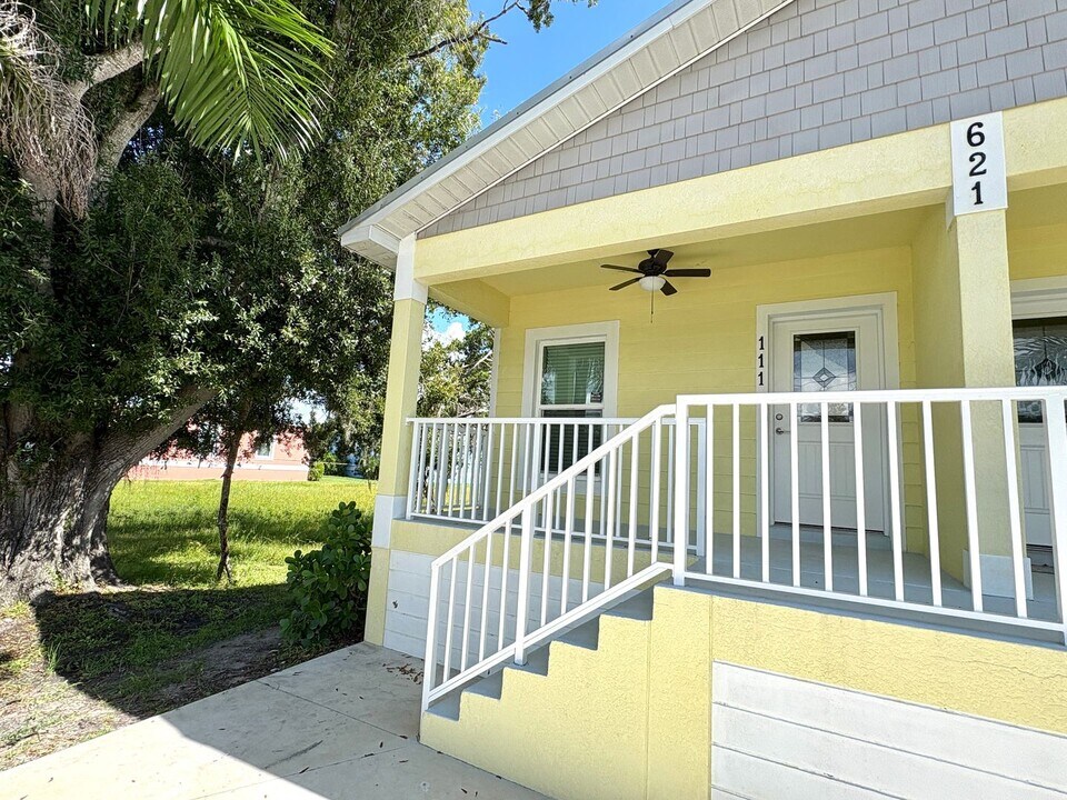 621 E Virginia Ave in Punta Gorda, FL - Building Photo