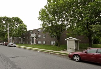 Jamestown Village Apartments in Reading, PA - Foto de edificio - Building Photo