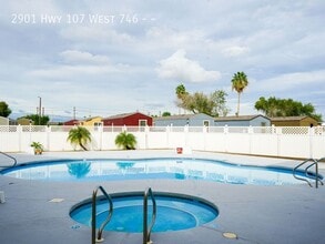 2901 Hwy 107 in McAllen, TX - Foto de edificio - Building Photo