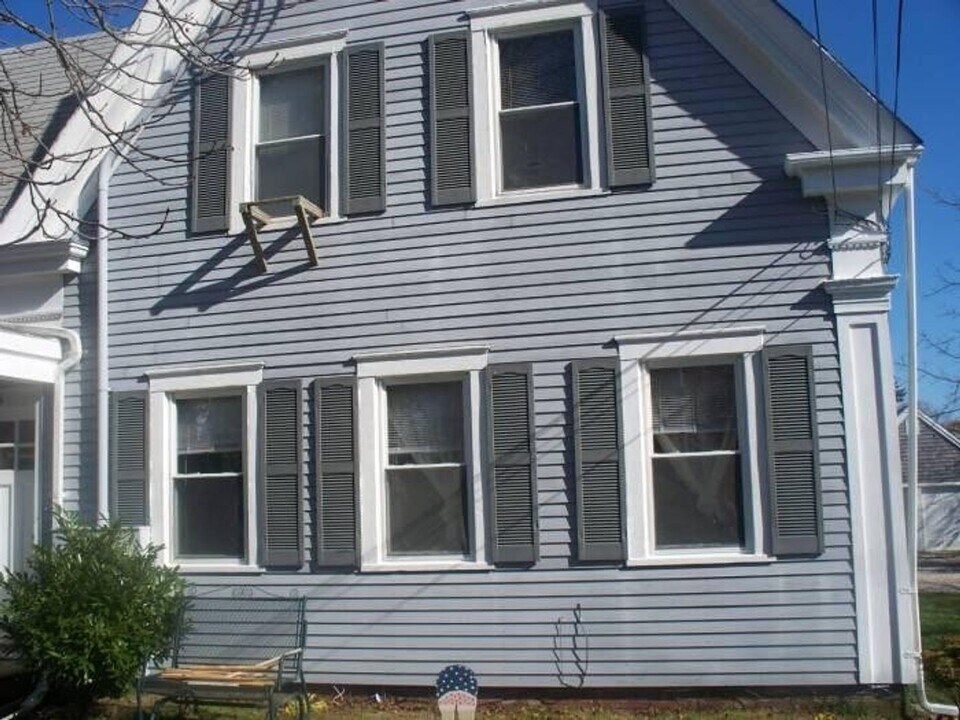 42-46 School St in Barnstable, MA - Building Photo