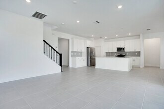 5640 Vinyasa Rd in Oakland, FL - Building Photo - Building Photo