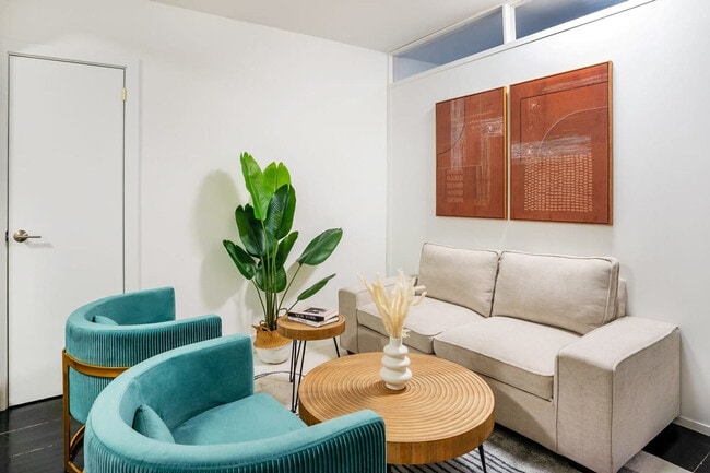 444 W 48th St