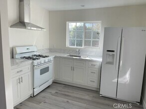 7019 Geyser Ave in Los Angeles, CA - Building Photo - Building Photo