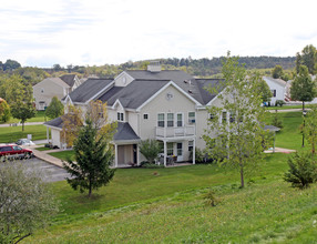 Evergreen Hills Apartments in Macedon, NY - Foto de edificio - Building Photo