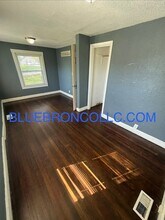 912 E Stone St in Independence, MO - Building Photo - Building Photo