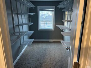 2116 W Geneva Rd in Peoria, IL - Building Photo - Building Photo