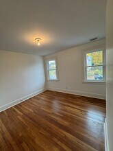 43 Hoyt St in New Canaan, CT - Building Photo - Building Photo