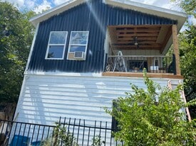 1206 S Comal in San Antonio, TX - Building Photo
