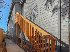 7490 SE 51st Ave, Unit B in Portland, OR - Building Photo