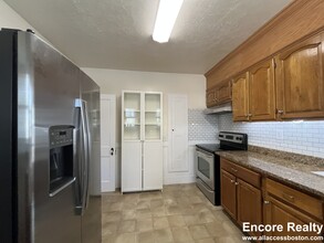 155 Central Ave, Unit 1 in Everett, MA - Building Photo - Building Photo