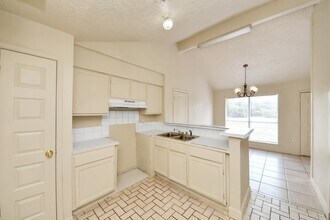 7503 Roaring Springs Dr in Houston, TX - Building Photo - Building Photo