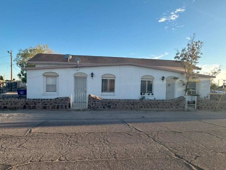 300 McKinley St in Anthony, NM - Building Photo