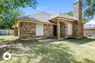 808 Quail Brook Dr in Arlington, TX - Building Photo