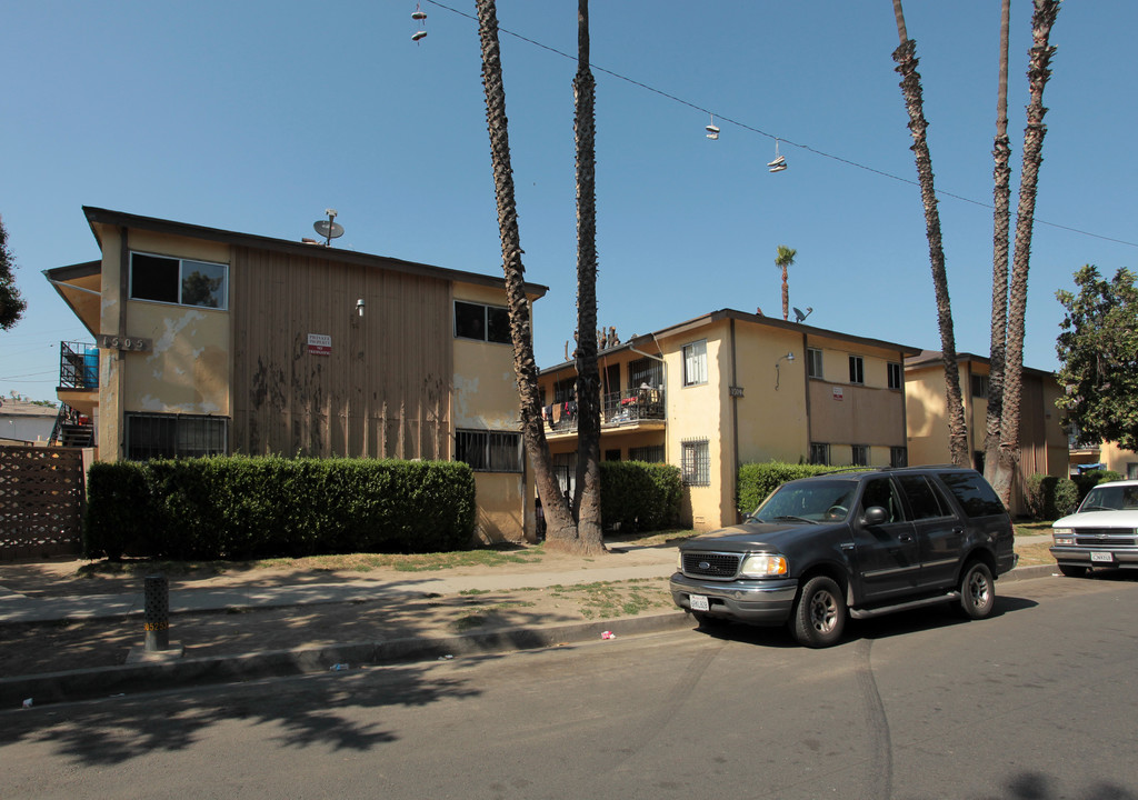 1501-1701 E Kay St in Compton, CA - Foto de edificio