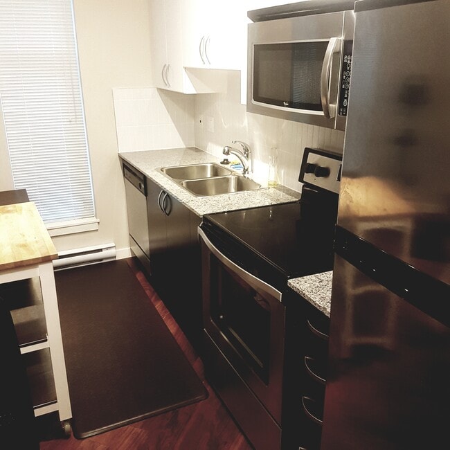 13768 108 Av in Surrey, BC - Building Photo - Building Photo