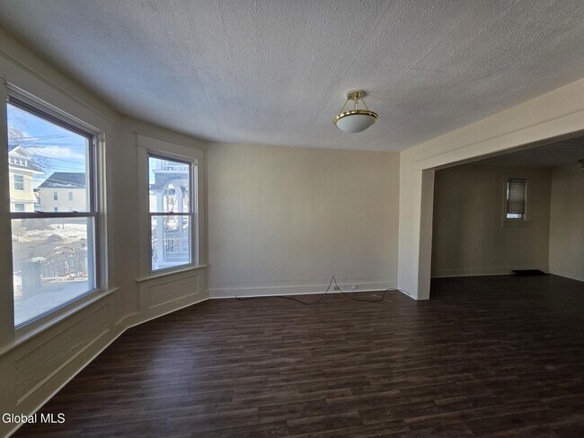 918 Delamont Ave in Schenectady, NY - Building Photo - Building Photo