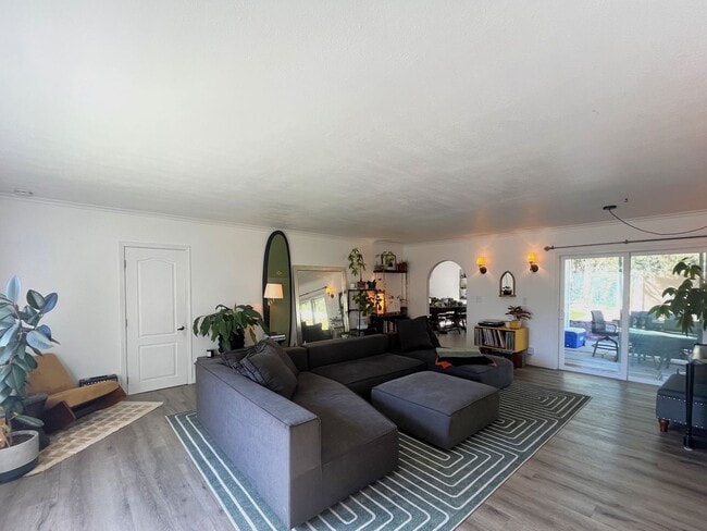 975 Delmar Way in Reno, NV - Building Photo - Building Photo