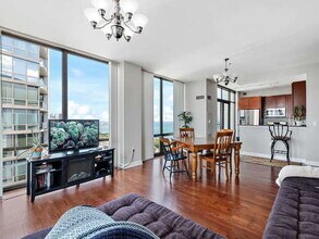 233 E 13th St, Unit 2501 in Chicago, IL - Foto de edificio - Building Photo