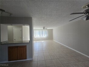 4910 Viceroy St in Cape Coral, FL - Foto de edificio - Building Photo