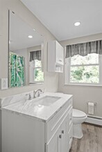 330 Swains Pond Ave, Unit 330 in Melrose, MA - Foto de edificio - Building Photo