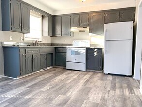 396 Elaine Dr in Clarksville, TN - Building Photo - Building Photo