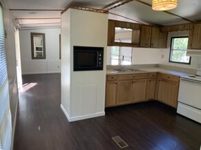 111 Hunter Ct in Rocky Point, NC - Building Photo - Building Photo