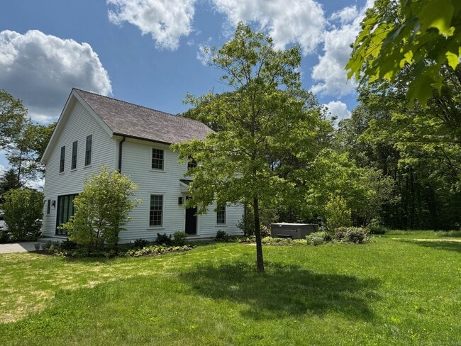 24 Old Roxbury Rd in Roxbury, CT - Building Photo - Building Photo