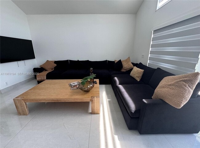 4943 SW 33rd Way in Fort Lauderdale, FL - Building Photo - Building Photo