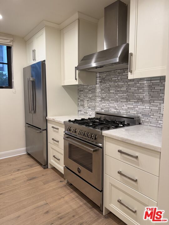 10647 Ashton Ave in Los Angeles, CA - Building Photo - Building Photo