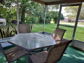 1240 Chelsea Ln in Holiday, FL - Building Photo