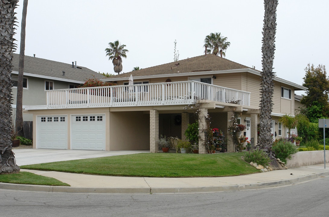 996-998 Sandpiper Ct in Ventura, CA - Foto de edificio