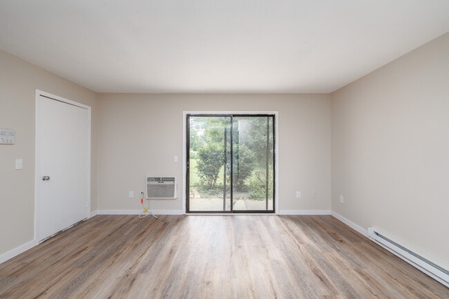 Hartford Mills Apartments in New York Mills, NY - Foto de edificio - Interior Photo
